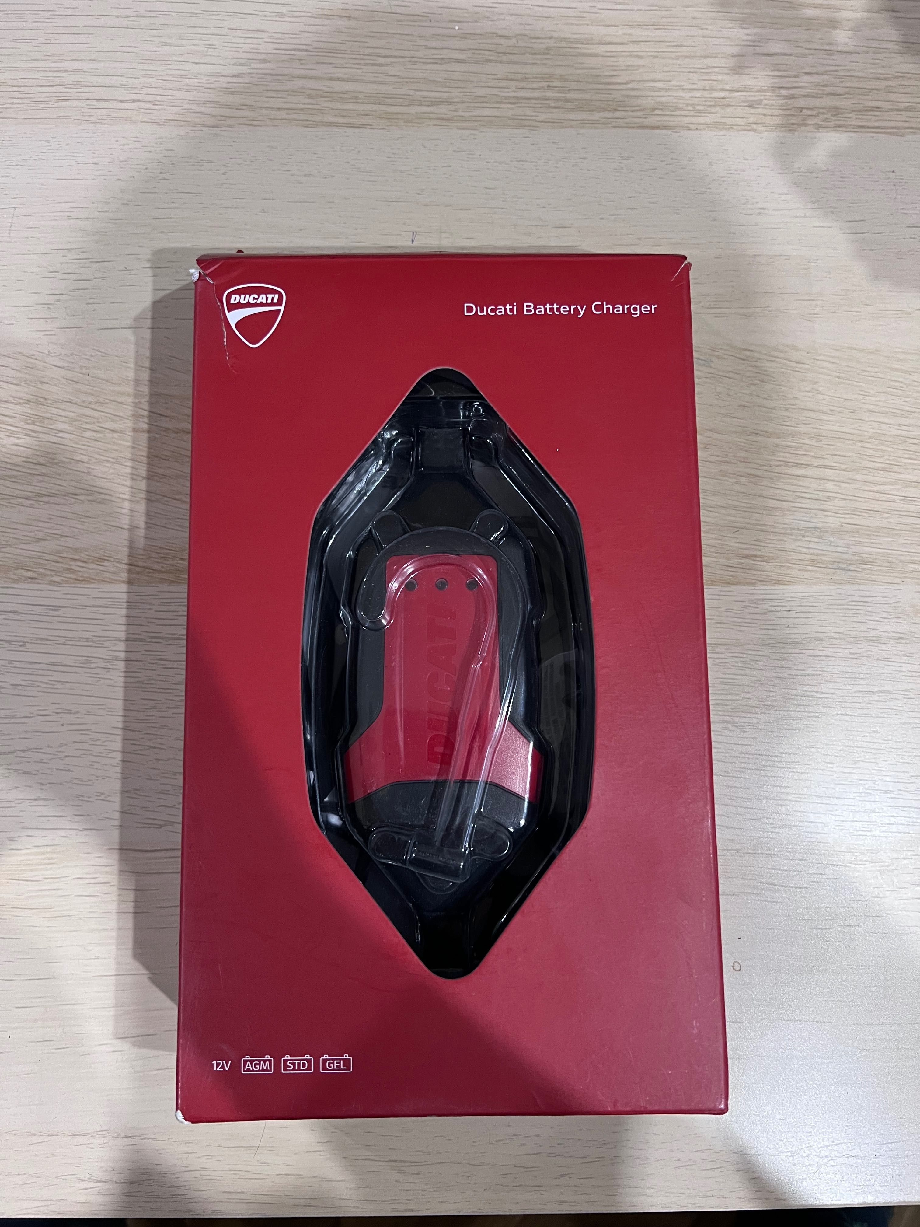 Automatyczna ładowarka / prostownik Ducati