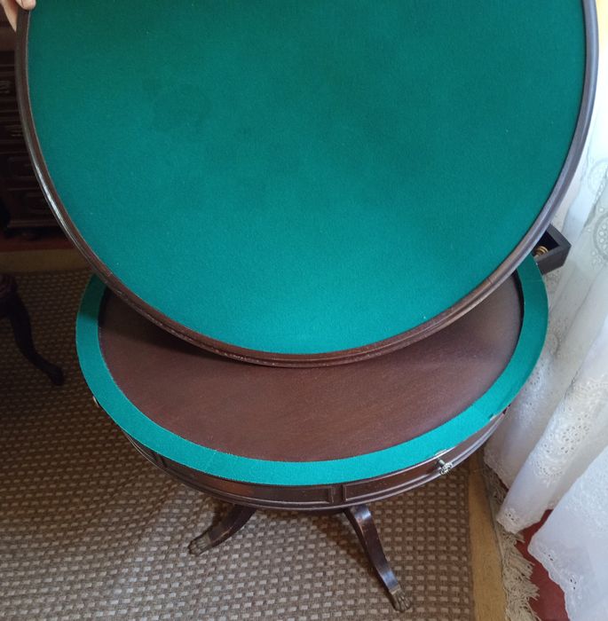 Mesa de jogos antiga