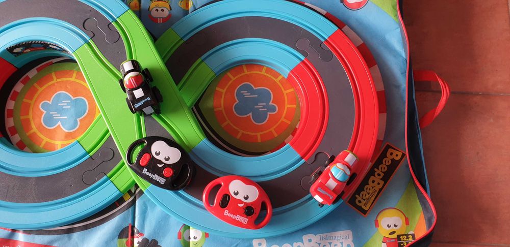 Pista de carros com comando