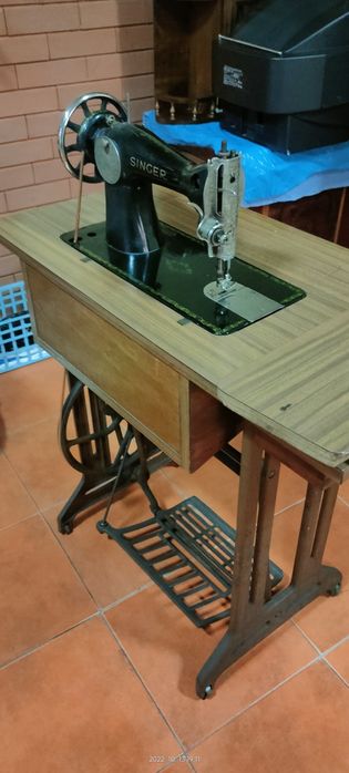 Máquina costura antiga SINGER