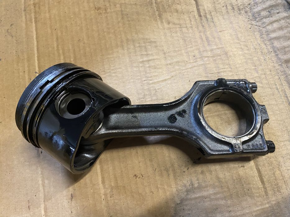 Bmw E34 E36 E38 2.5 TDS tlok korbowod