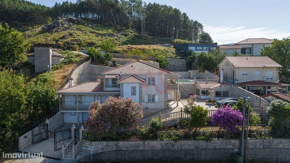 Moradia Exclusiva com 6 Suítes, Jardim e Piscina em Vilar de Ferreiros
