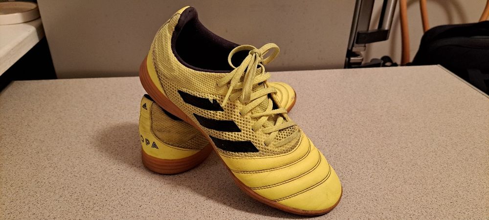 Buty sportowe chłopięce halówki Adidas Copa r. 38,5