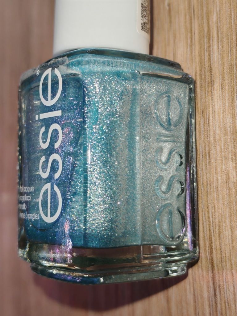 Nowy lakier Essie 941 Temperature Check
