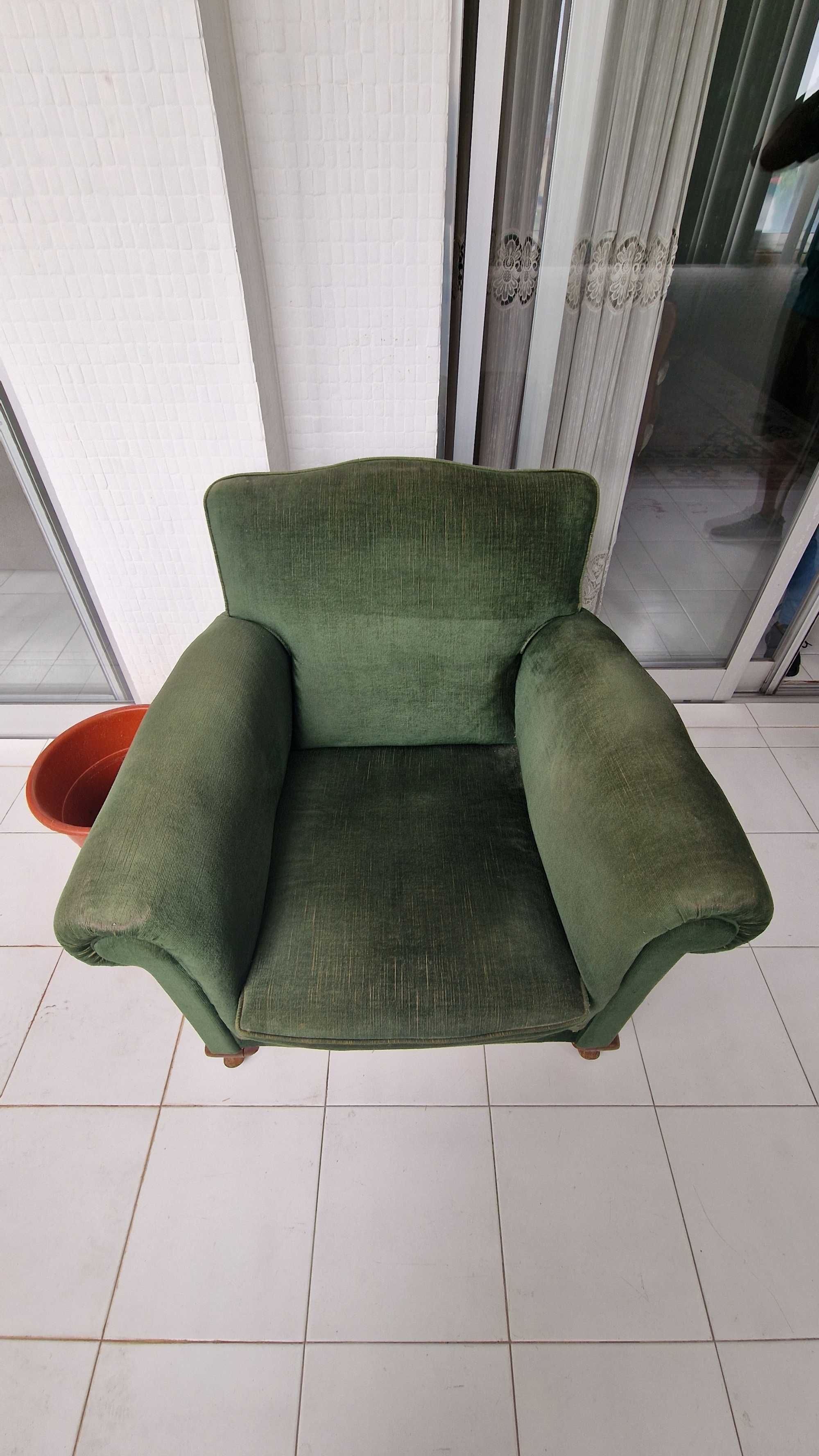 Dois sofas de sala de um lugar