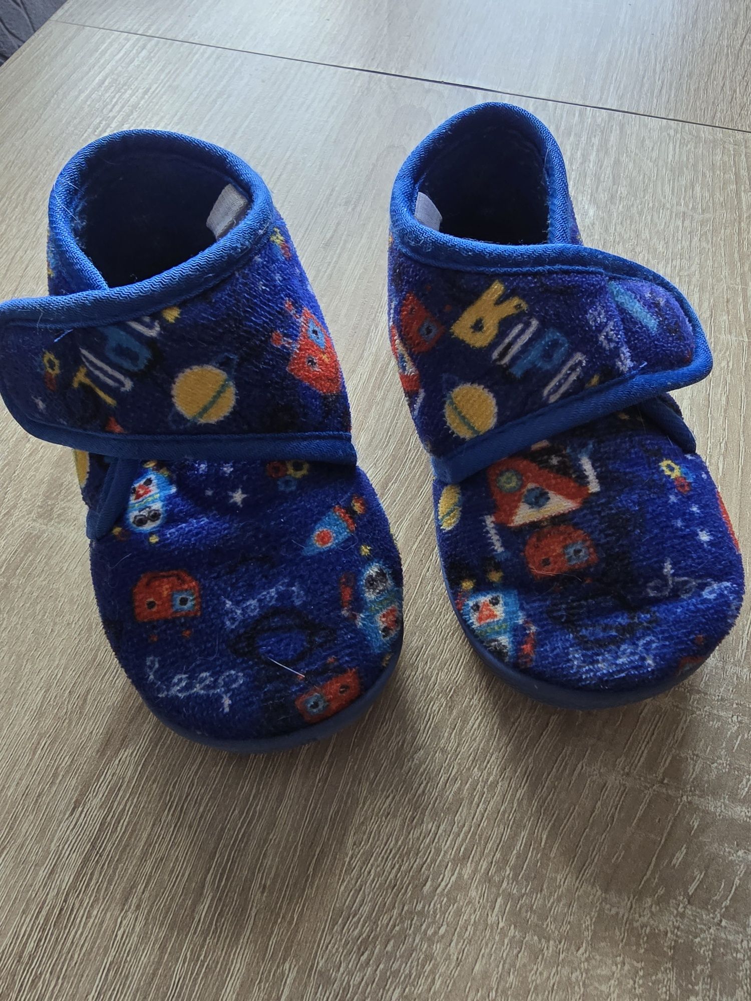 Kapcie dziecięce 23