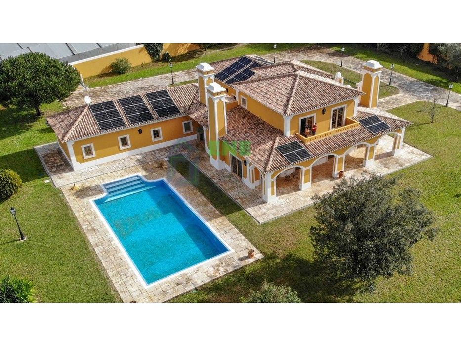 Quinta com Moradia T4 e Piscina em Póvoa de Cima