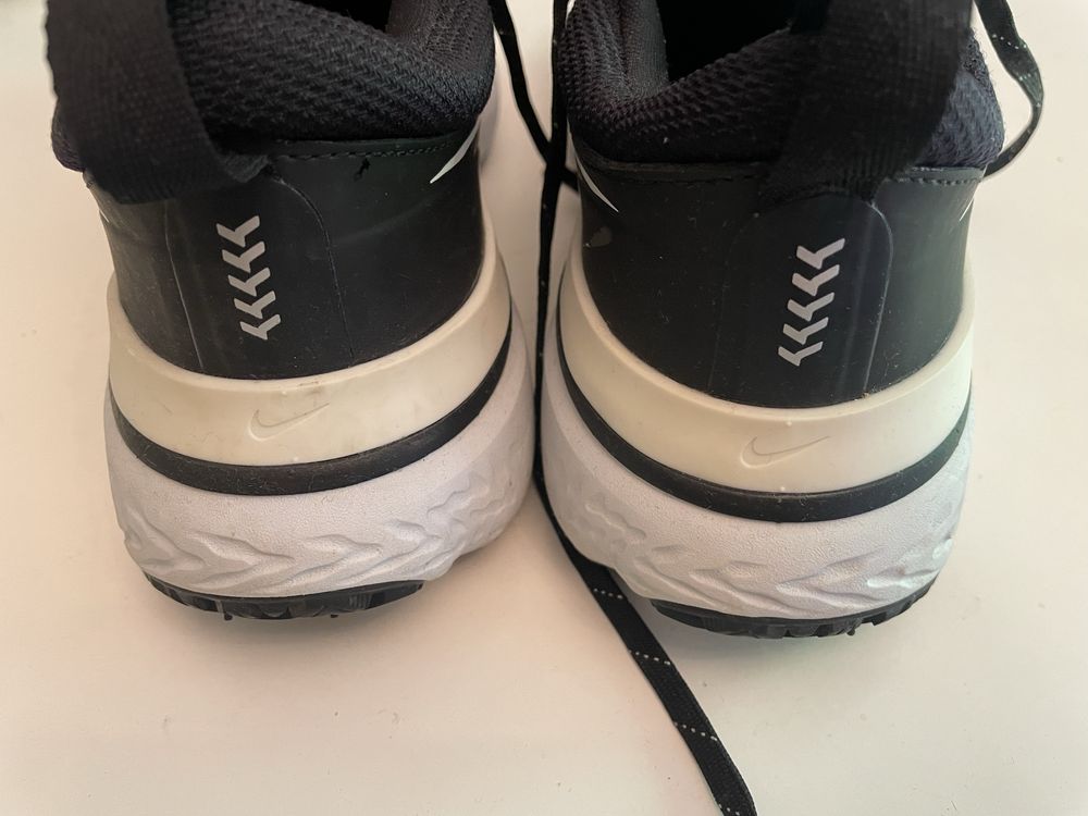 Wodoodporne buty do biegania Nike React Miler Shield r. 39 (24,5cm)