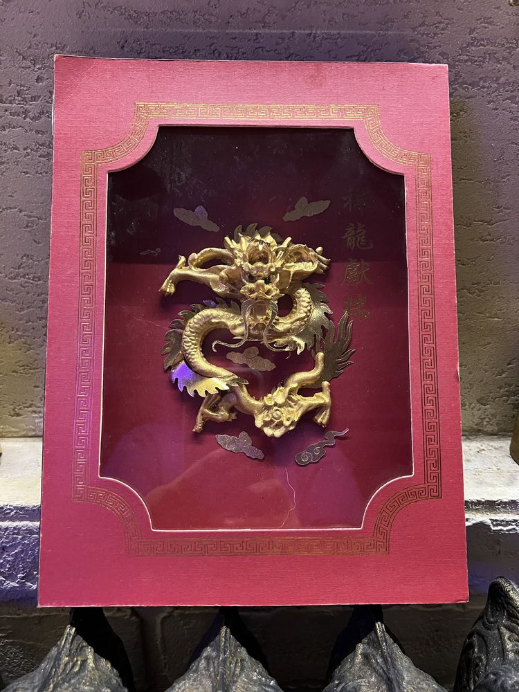 Элемент декора, дракон в рамке под стеклом