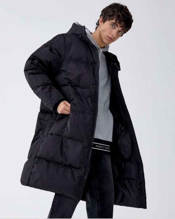 Довгий чоловічий пуховик Pull&Bear чорного кольору