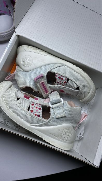 Сандалі дитячі biomecanics на дівчинку в хорошому стані. 21 р.