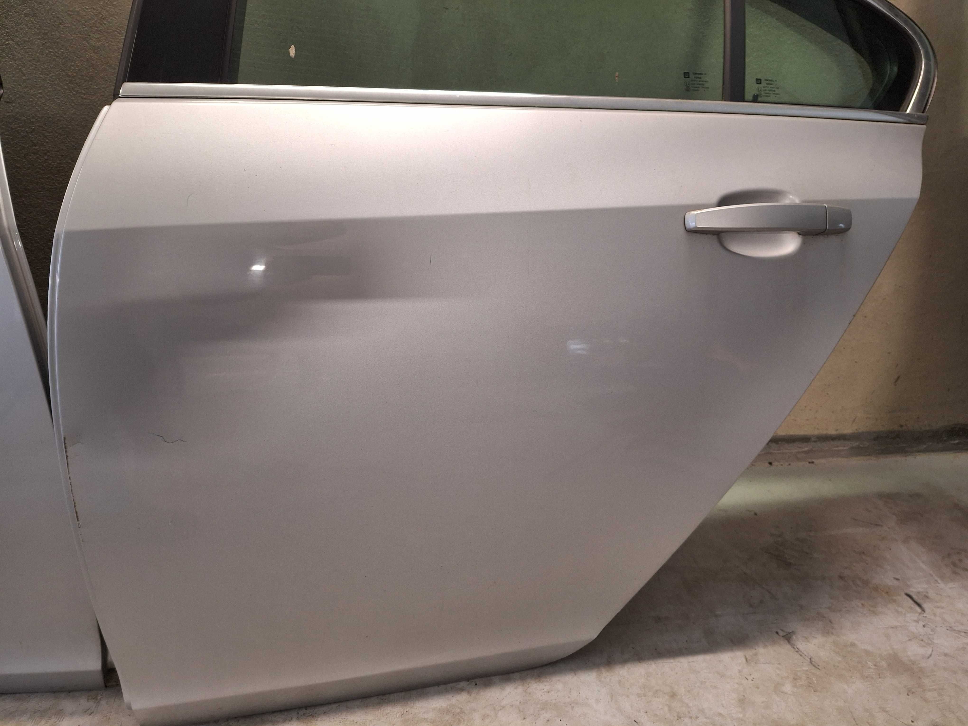 Drzwi tylne lewe Opel Insignia A kod z176