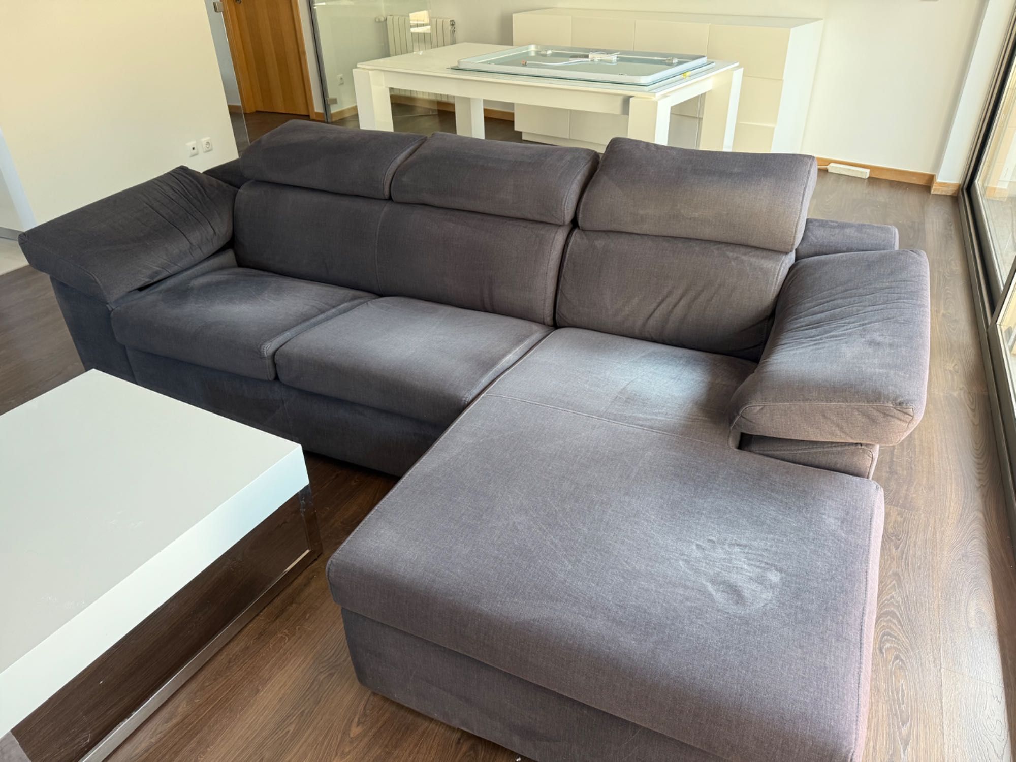 Sofá com Chaise Long