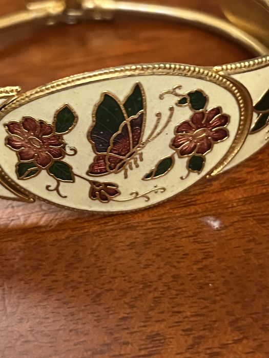 Продаю броши и браслеты