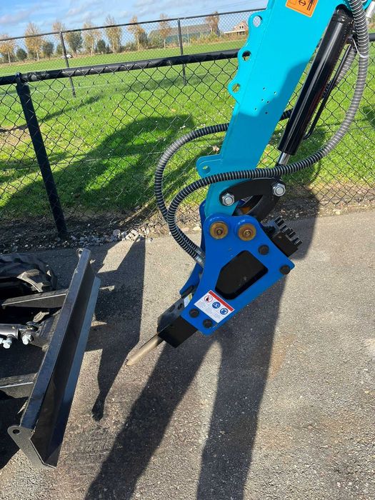 Minikoparka Bobdog  pełna kabina + młot w komplecie !