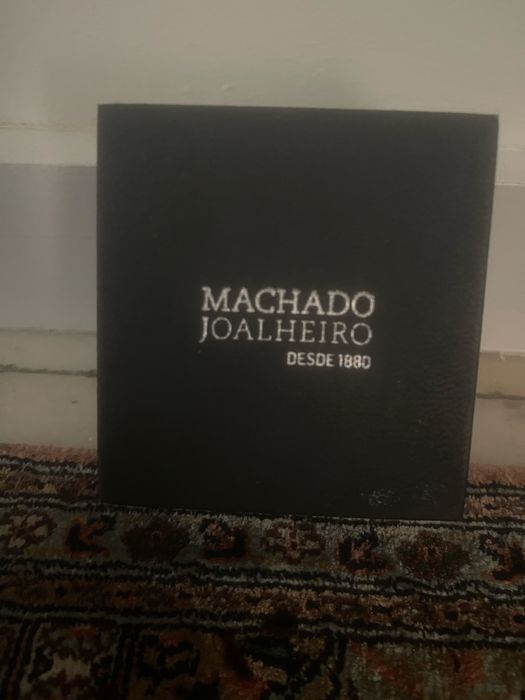 Brincos em ouro e diamantes