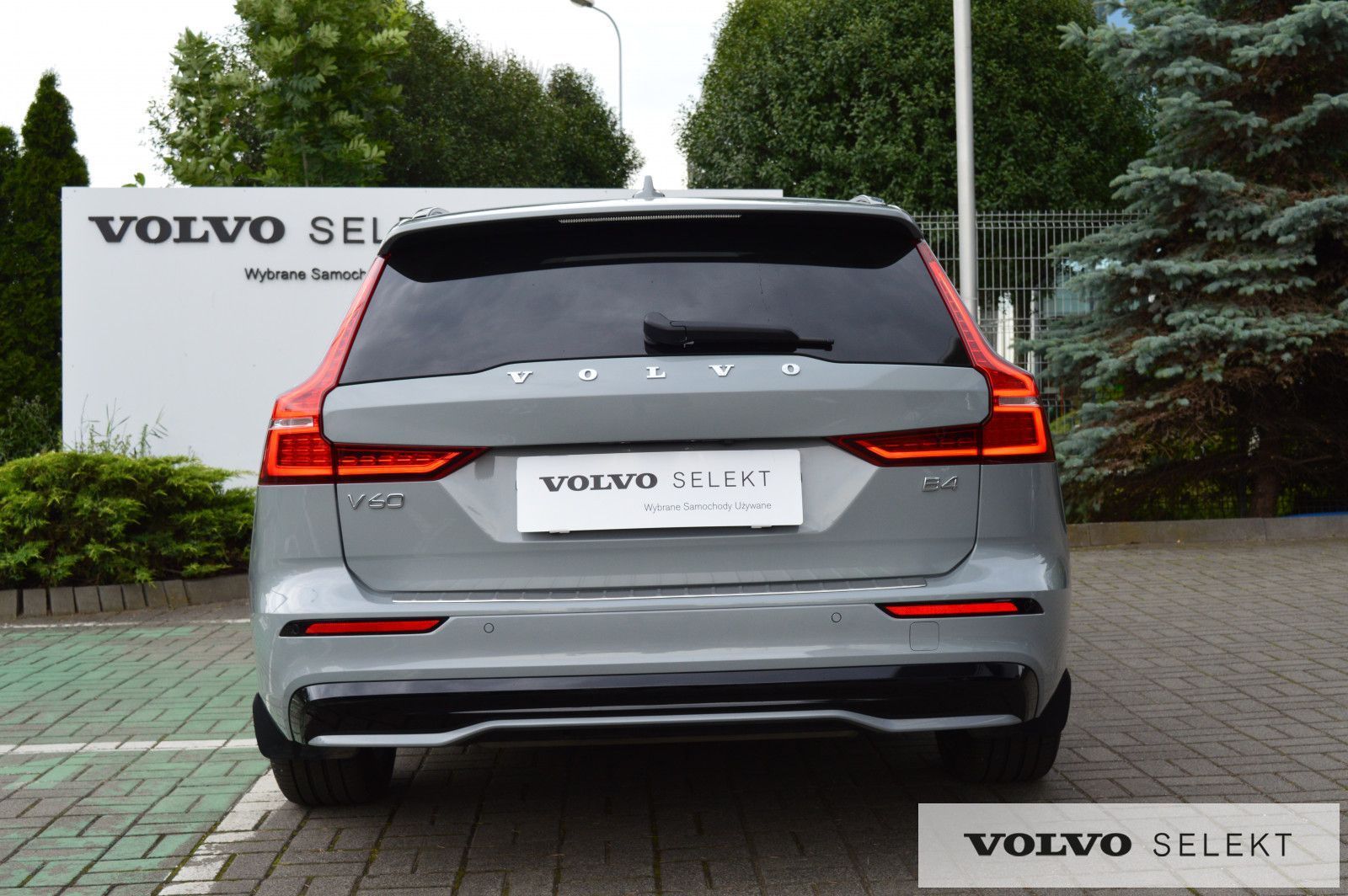 Volvo V60 B4 B Plus Dark