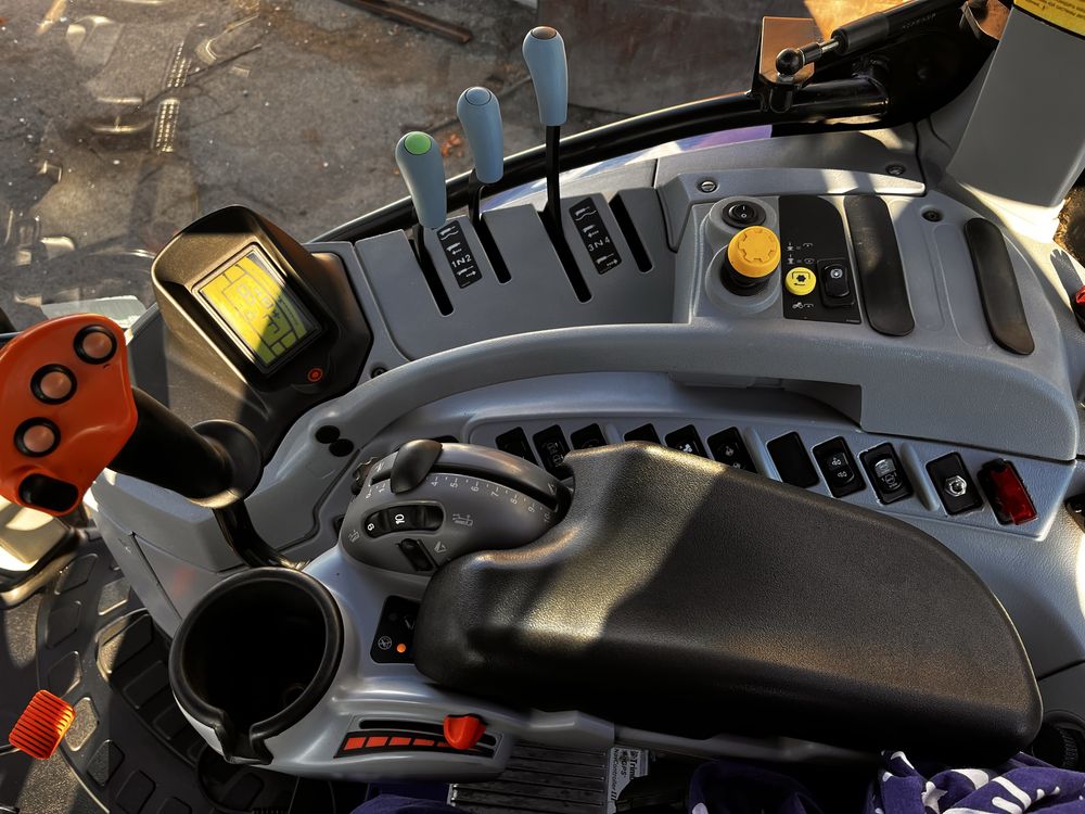 Продам Трактор New Holland T 7060