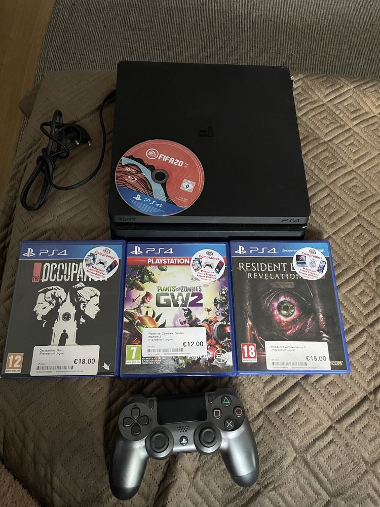 Vendo ps4, com 4 jogos/ usado/ ver descriçao