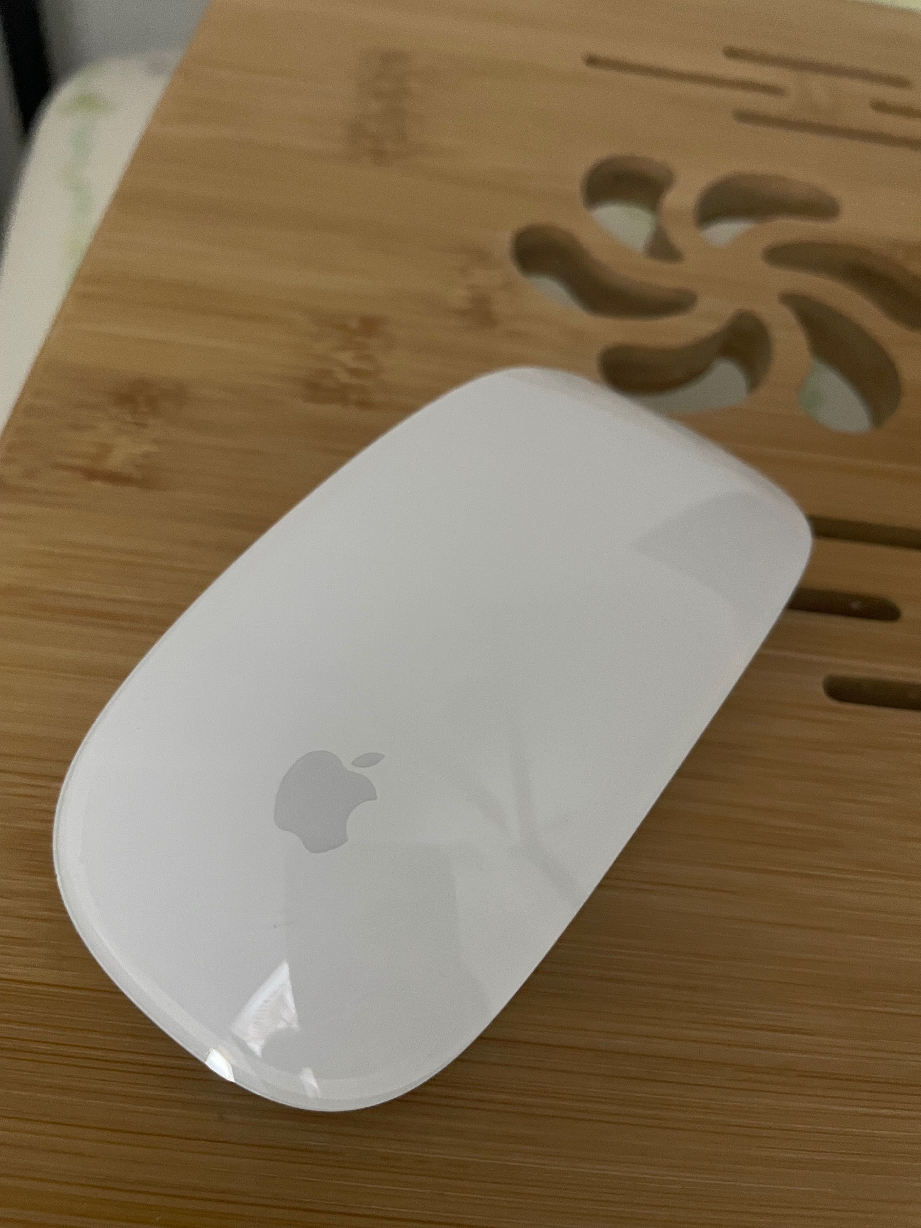 MacBook Air M1 2020 + Apple Magic Mouse