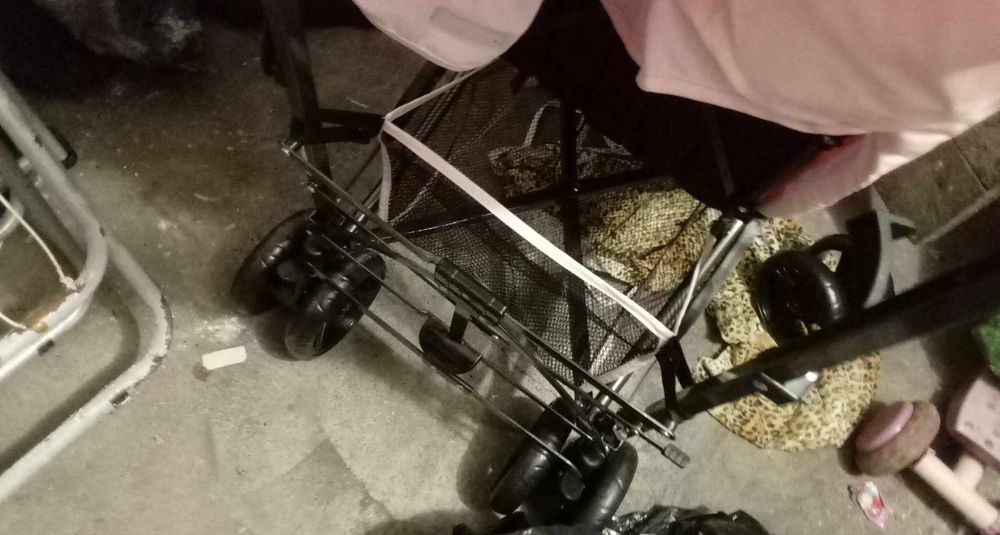 Wózek spacerowy, parasolka, pudrowy róż, lekki