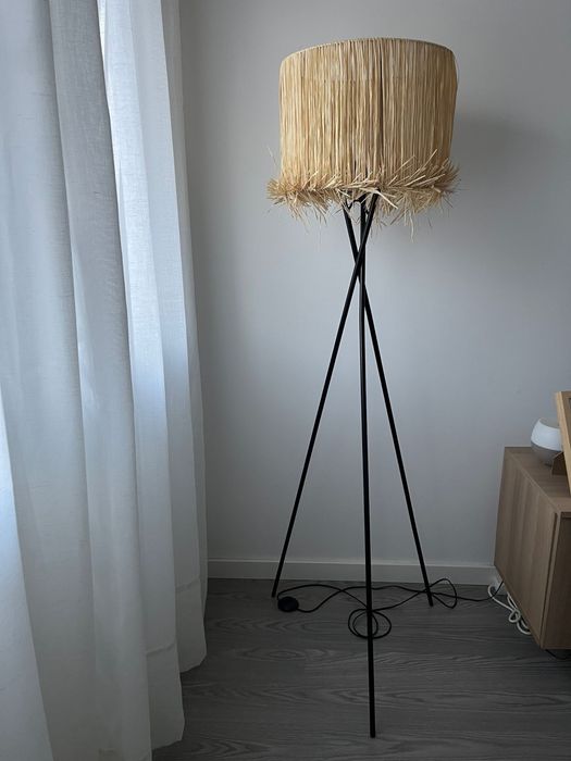 Candeeiro de Pé Alto em Preto