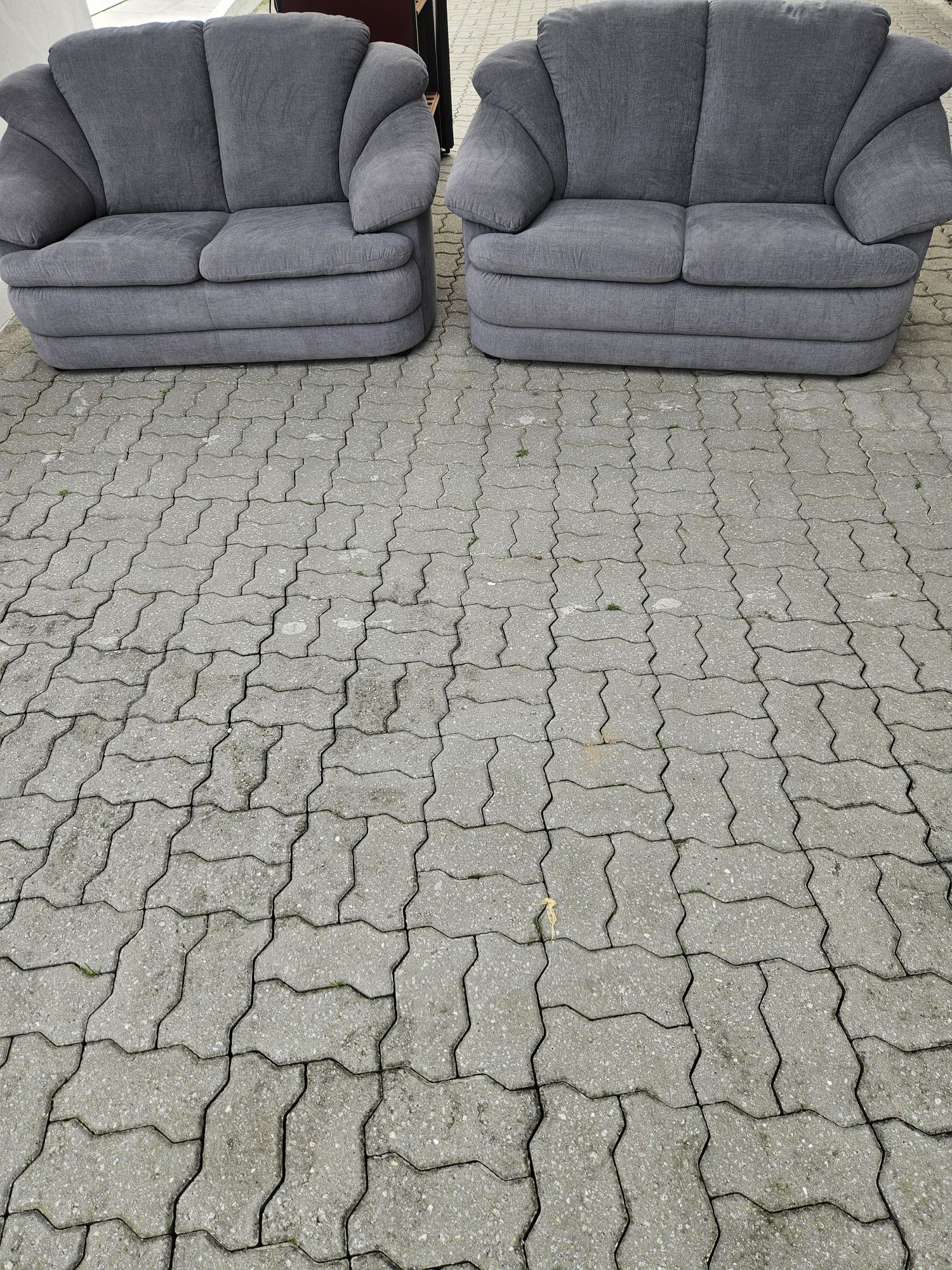 Para venda  conjunto de 2 sofas