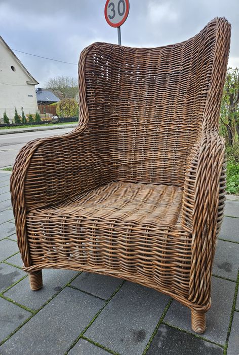Stary Fotel Uszak Wiklinowy