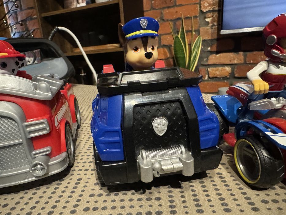 Psi patrol 2 pojazdy z figurkami + gratis psi patrol