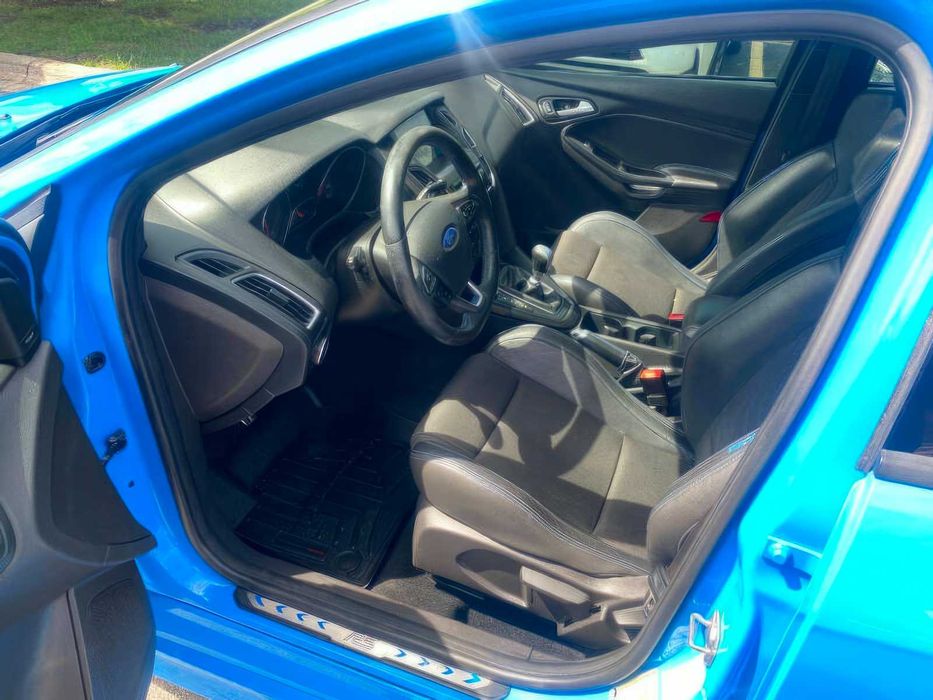 Ford Focus RS      2017