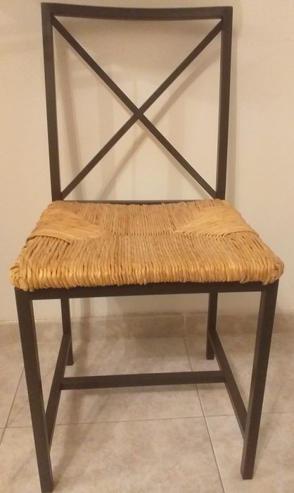Cadeiras em ferro e palhinha