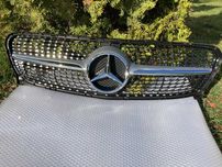 Решетка радиатора mercedes GLA X156 2017-2019год.Diamond Silver