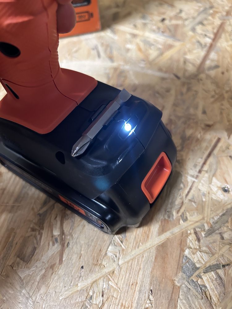 Wkrętarka black+decker 18V jak nowa.