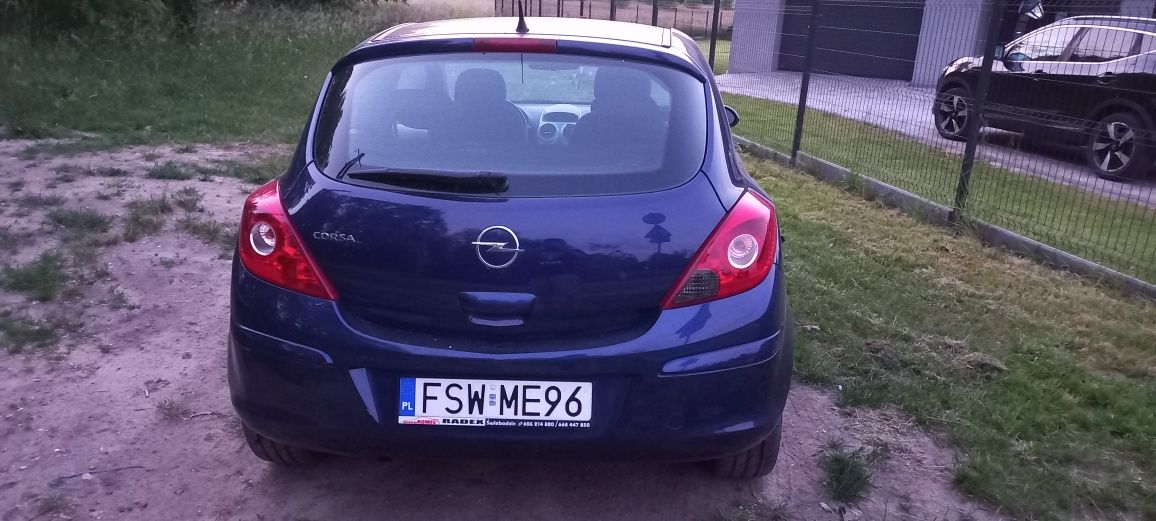 sprzedam opel corsa 1.2 benzyna rocznik 2008 na ładnych alusach 17cali