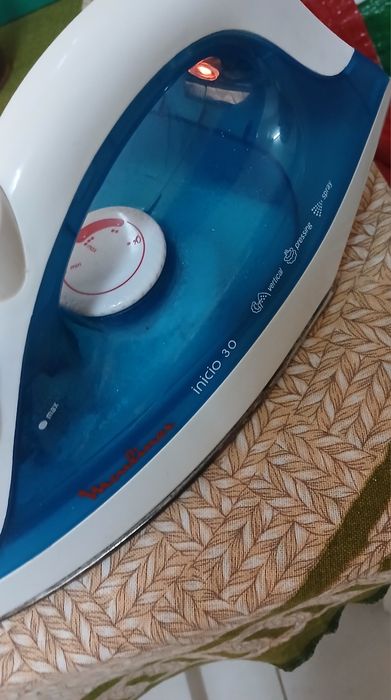 Ferro de engomar marca Moulinex