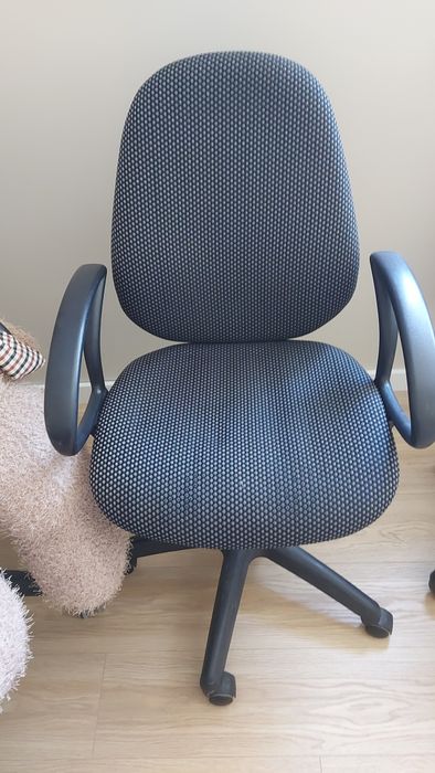 Крісла офісні  4 шт