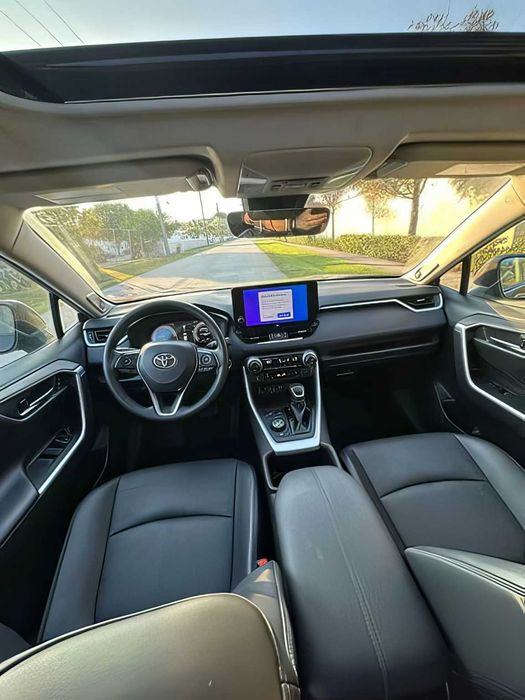 Toyota RAV4      2023