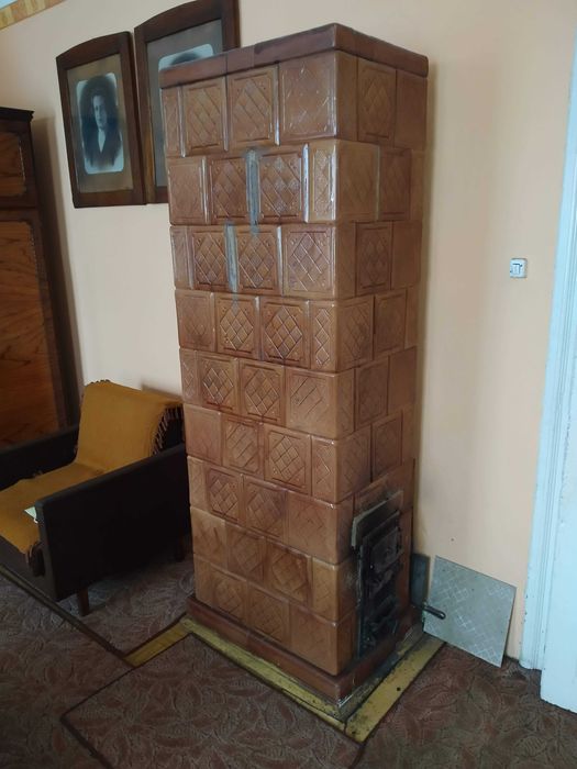 Piec kaflowy, przygotowany do ponownego montażu