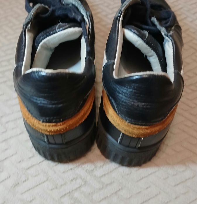 Кросівки шкіряні 40 розмір