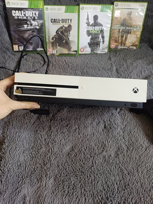 Xbox One S 500GB plus gry Call of Duty