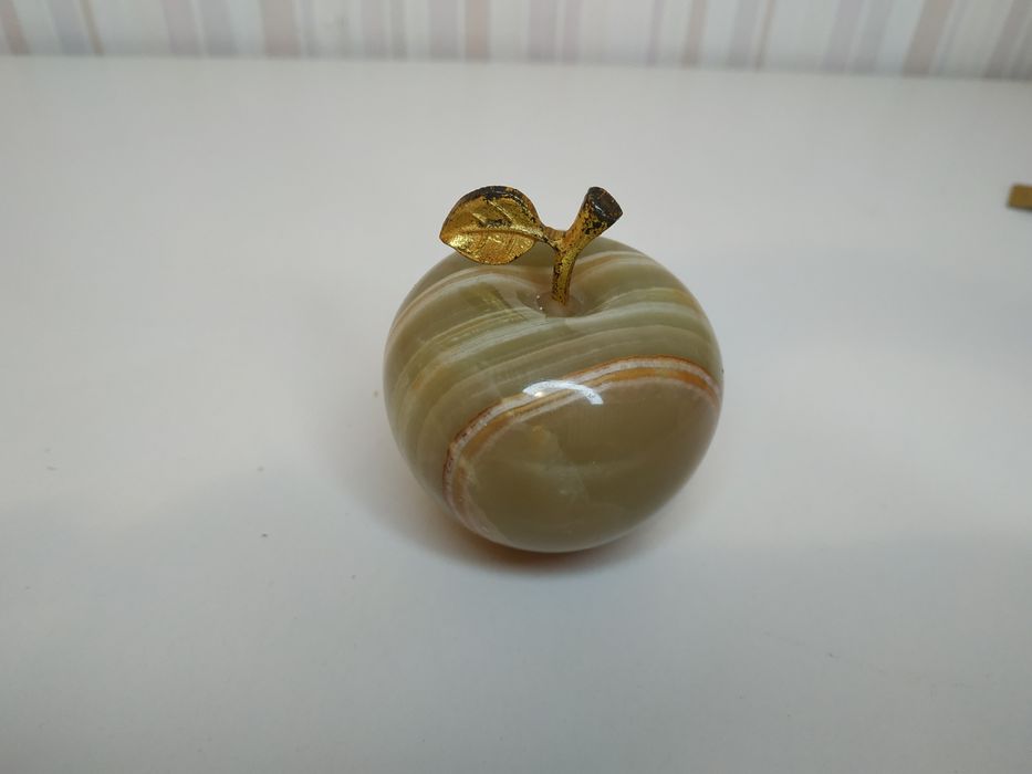 Яблоко из оникса
