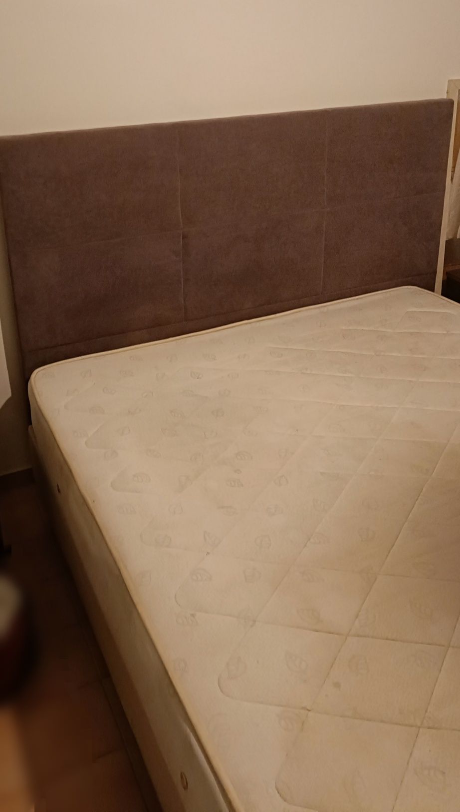 Cama de casal com cabeceira