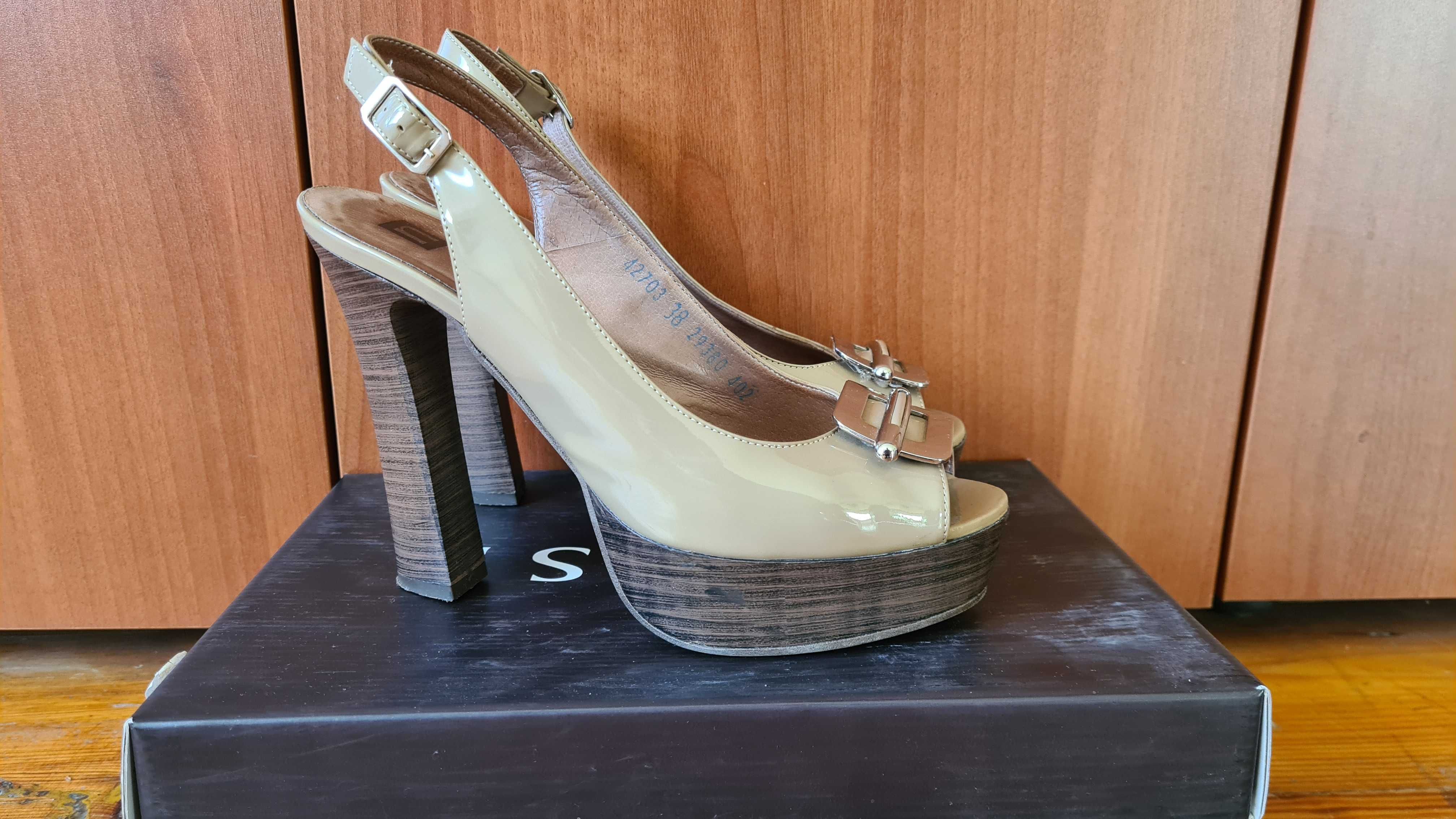 Buty na obcasie - Nessi