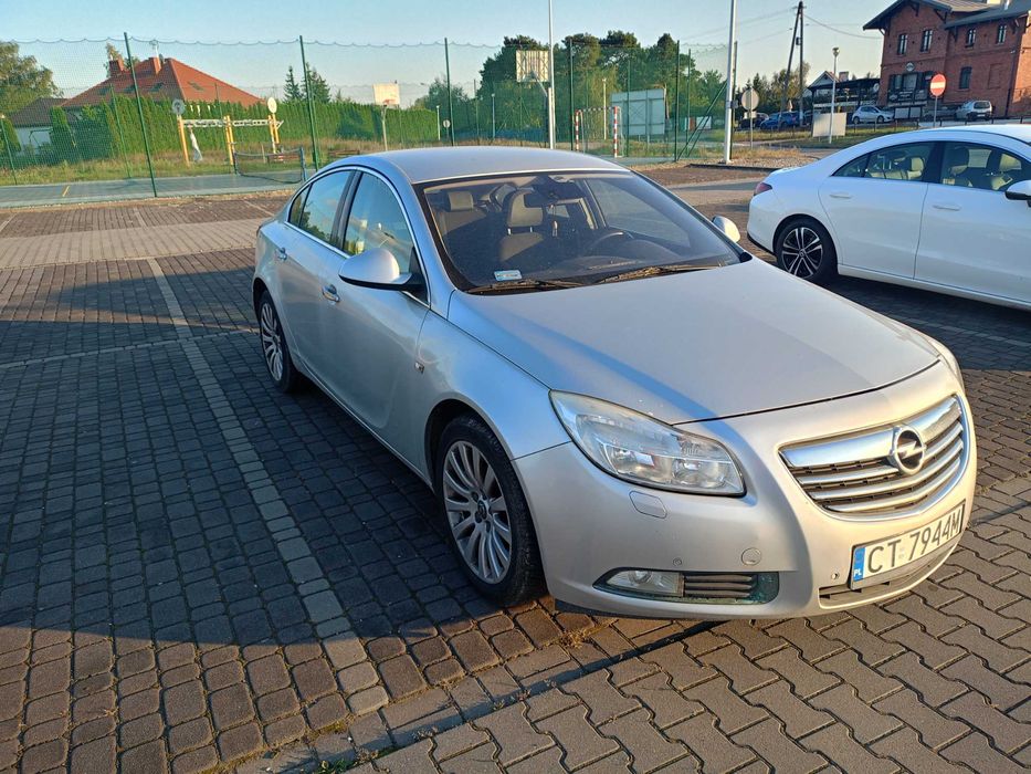 Opel Insignia uszkodzony jeżdżący
