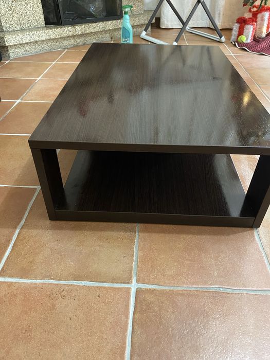 Rack e mesa de centro de sala