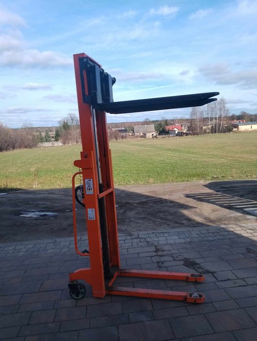 Wózek masztowy paleciak sztaplarka