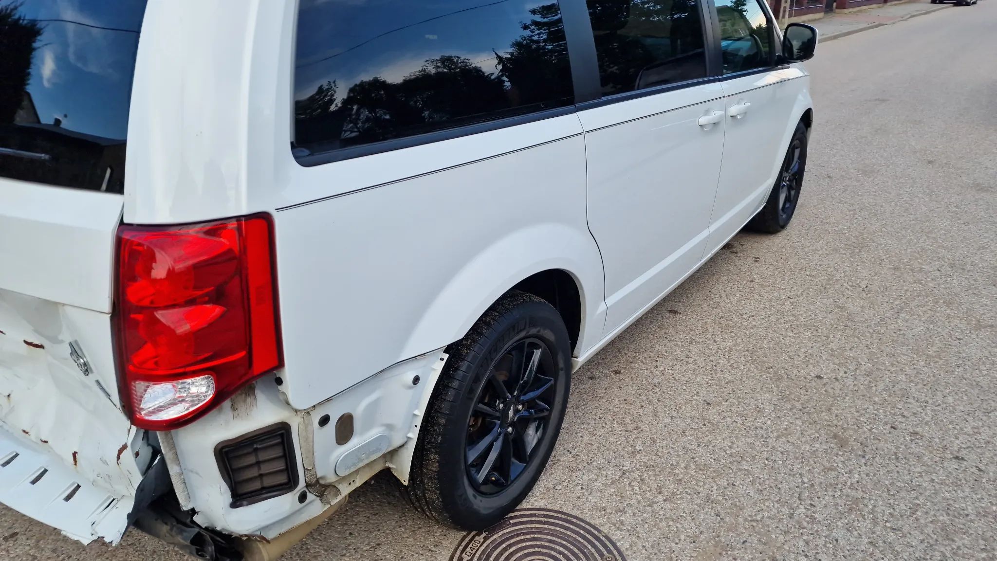 Dodge Grand Caravan GT uszkodzony po oplatach w Polsce