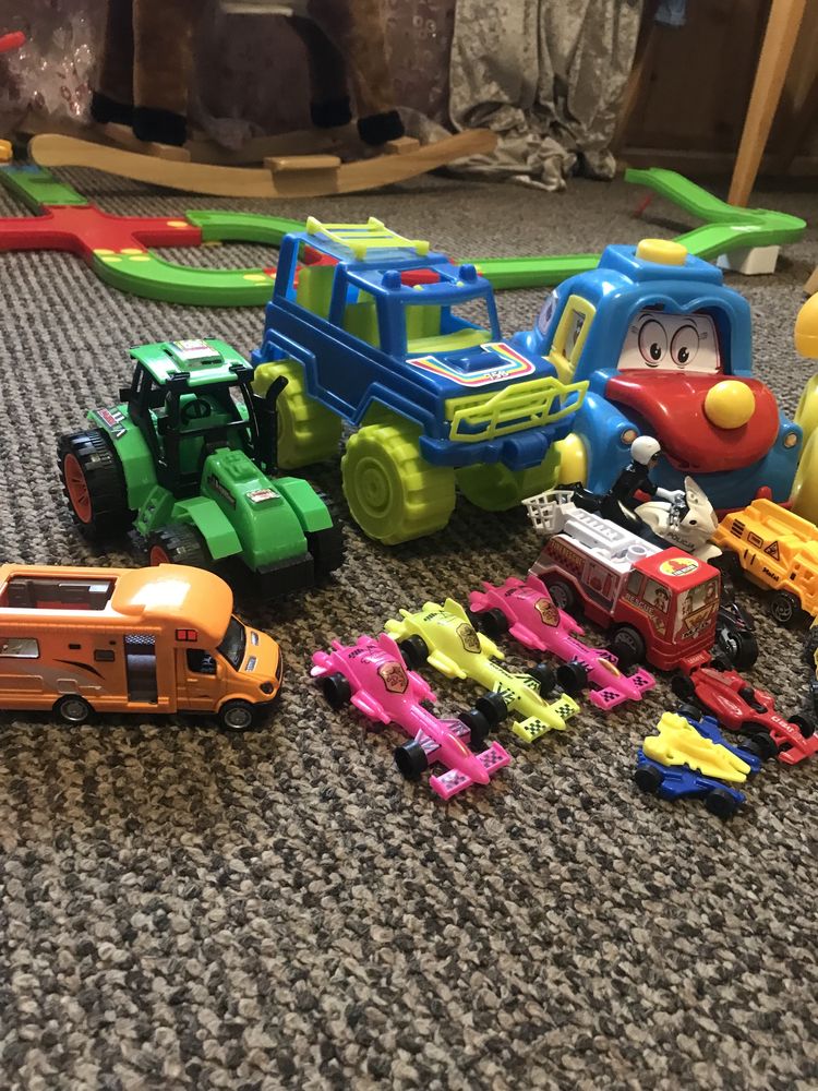 Іграшки машинки для хлопчика одним лотом