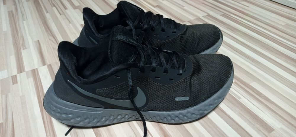 Кросівки NIKE Revolution 5 46 р