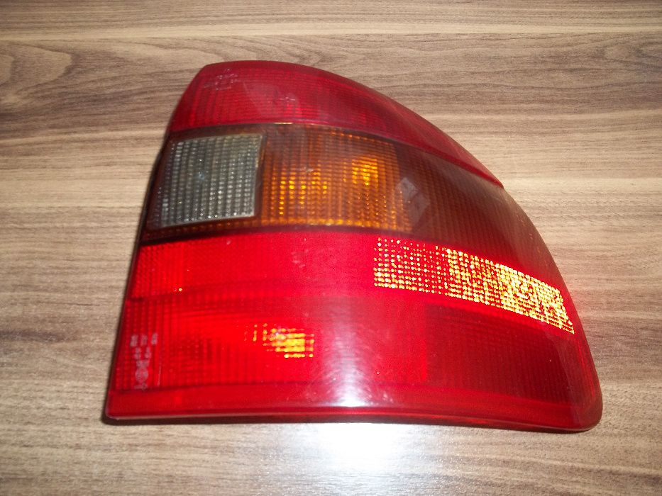 Lampy Tył Opel ASTRA F Sedan